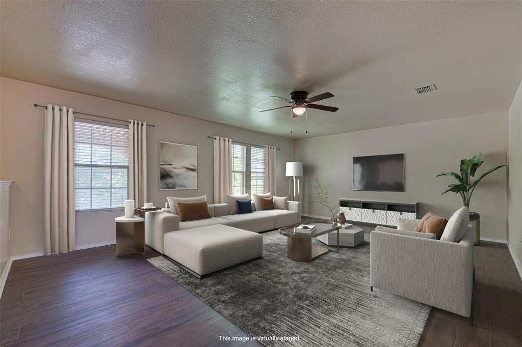 1320 Red River Lane — photo