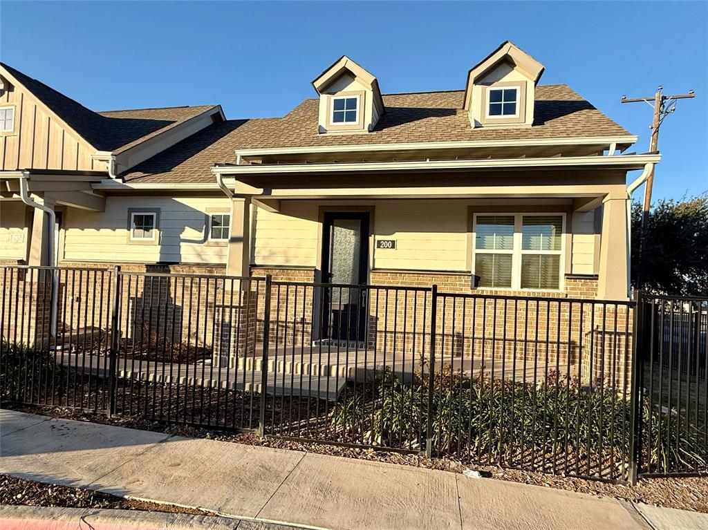 760 W Bedford Euless Road 200 — photo