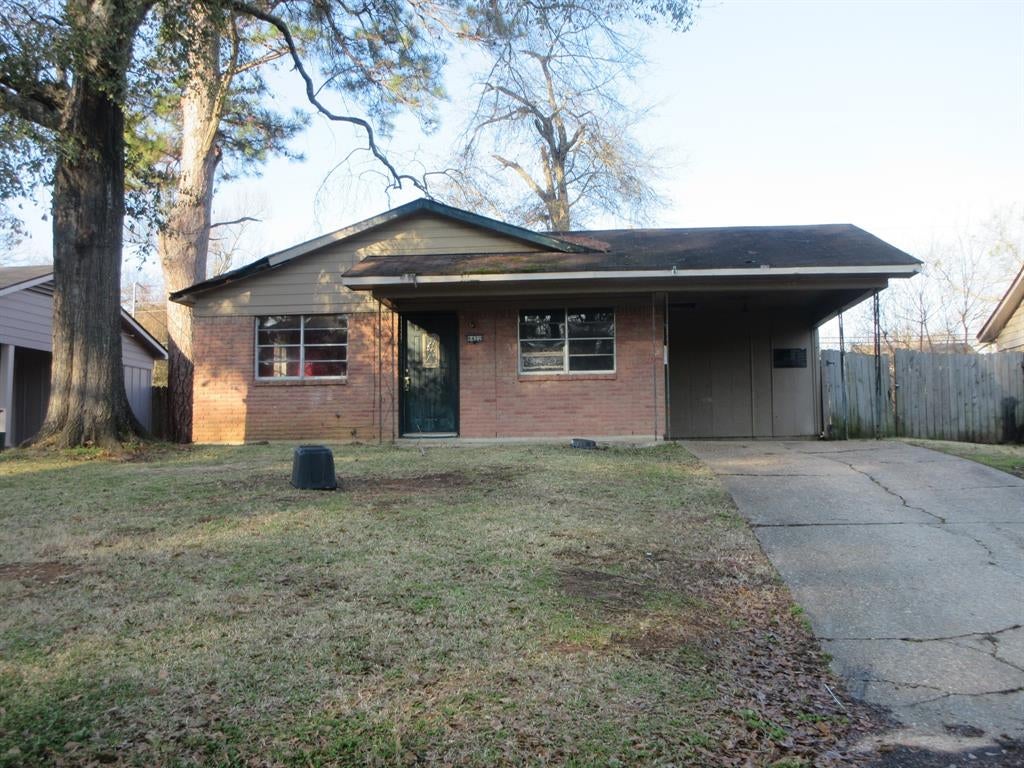9422 Normandie Drive — photo
