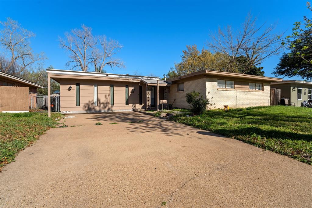1716 John Smith Drive — photo