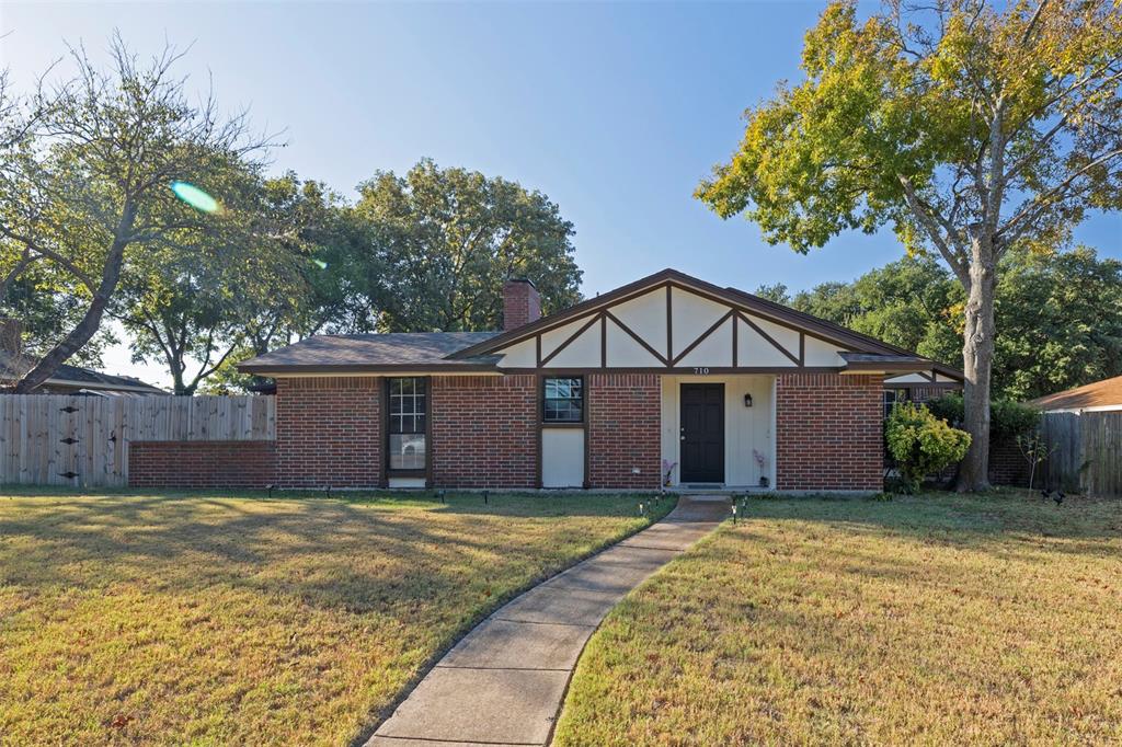 710 Waynelee Drive — photo