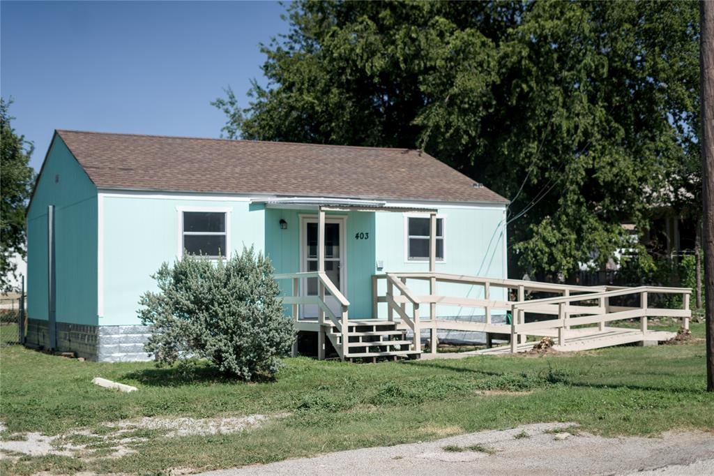 403 S Live Oak Street — photo