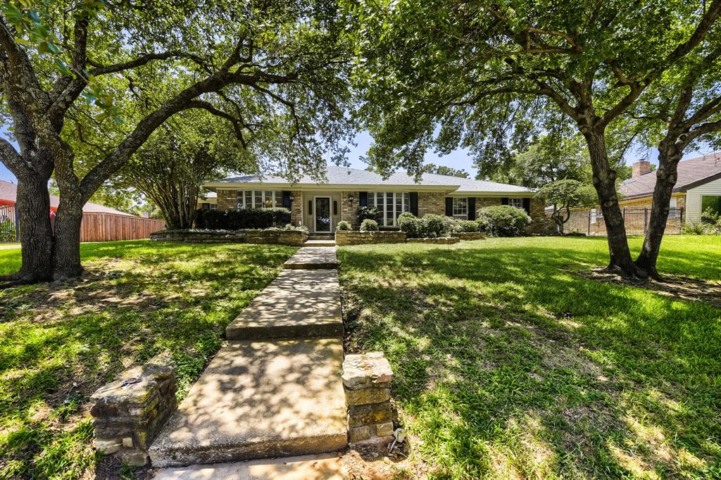 3712 Greenbriar Court — photo