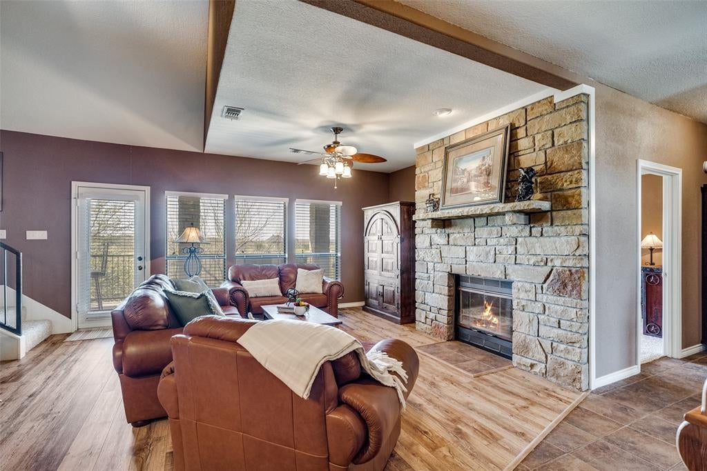 1102 Eagle Point Circle — photo