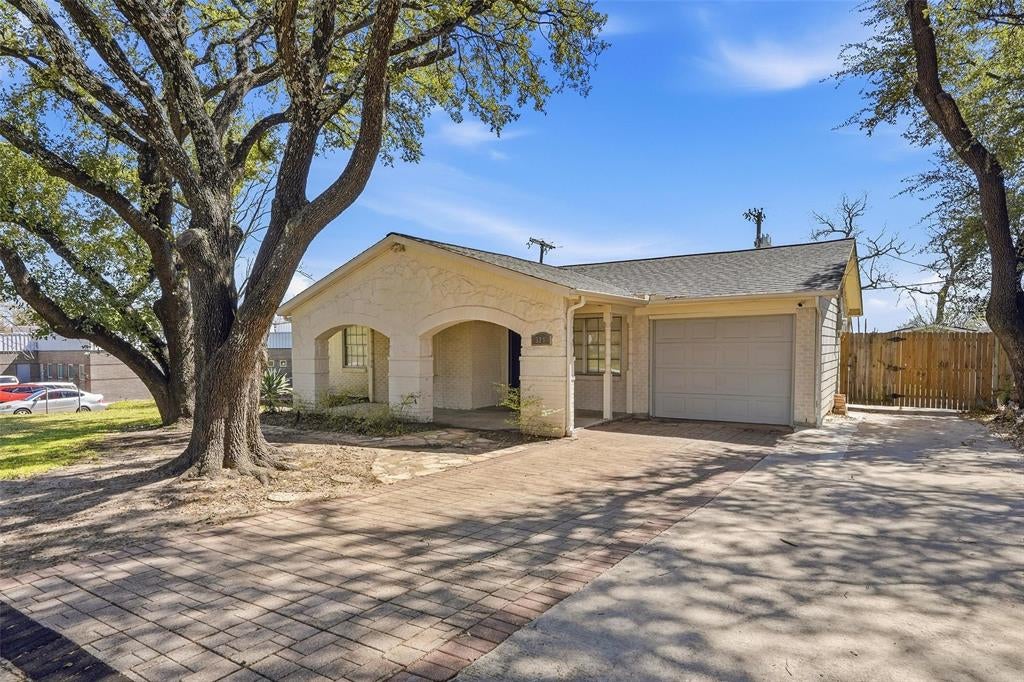 324 W Grubb Drive — photo