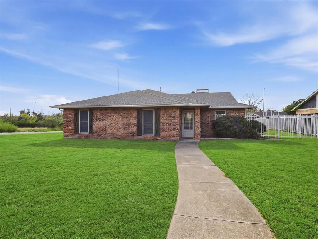 2110 Azalea Street — photo