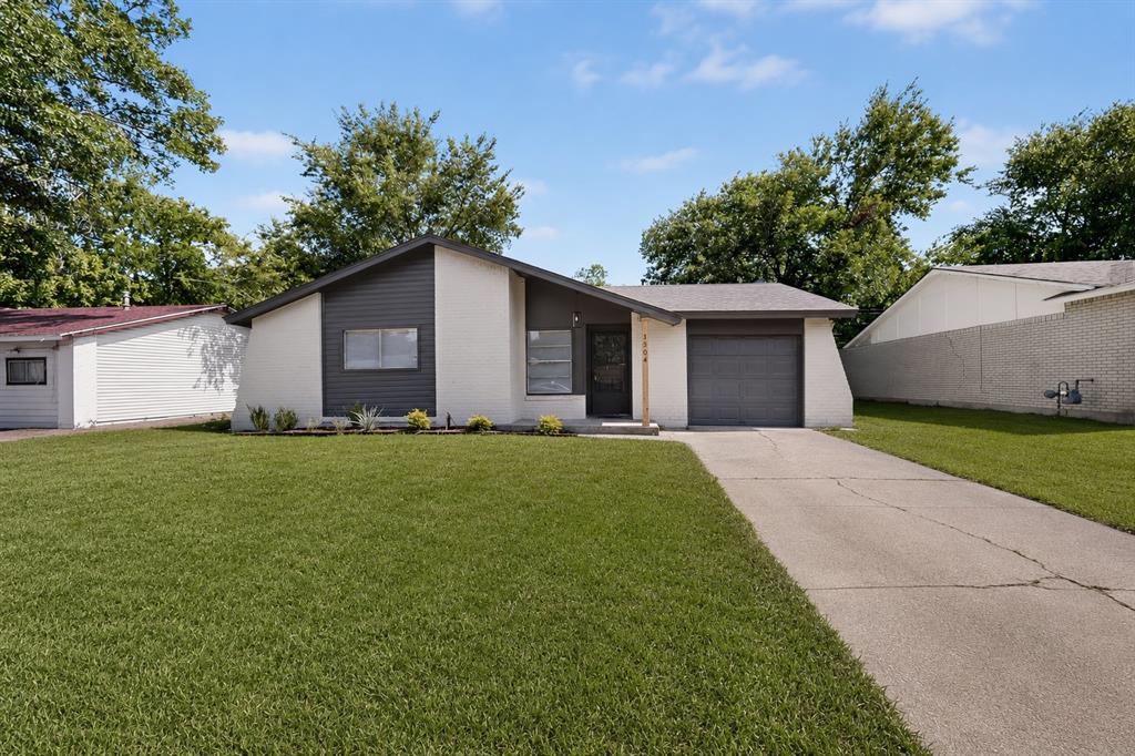 1304 Glynn Oaks Drive — photo