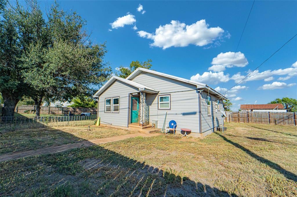 844 N US Highway 183 — photo