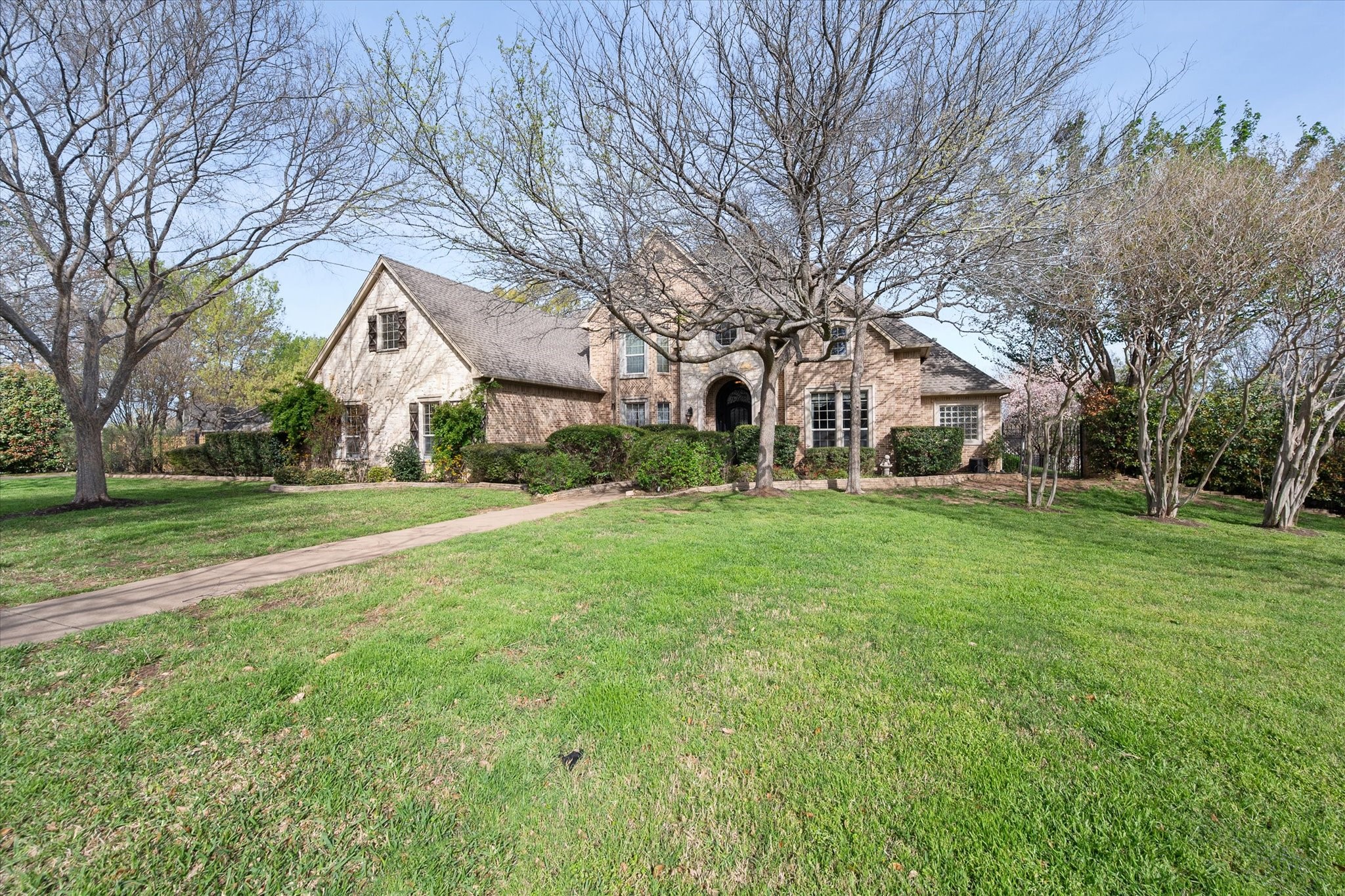 2703 Katherine Court — photo