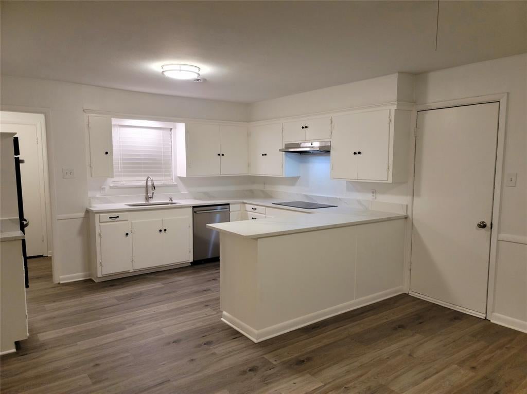 501 Royal Crest Drive — photo