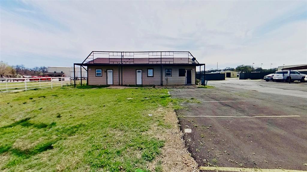 4902 E Highway 199 — photo