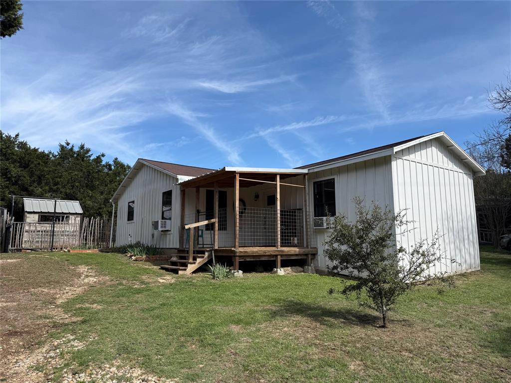 122 Tobacco Road — photo