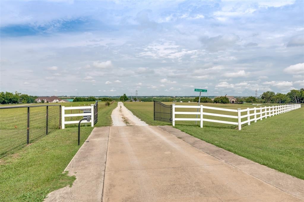 20762 FM 740 — photo