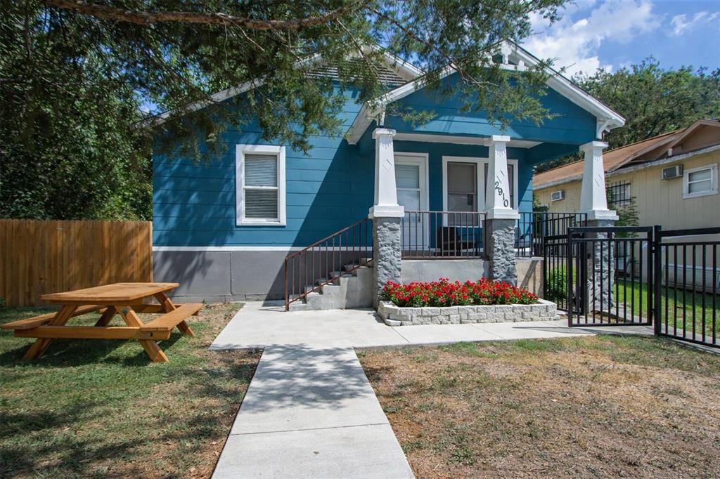 2910 20th Street — photo