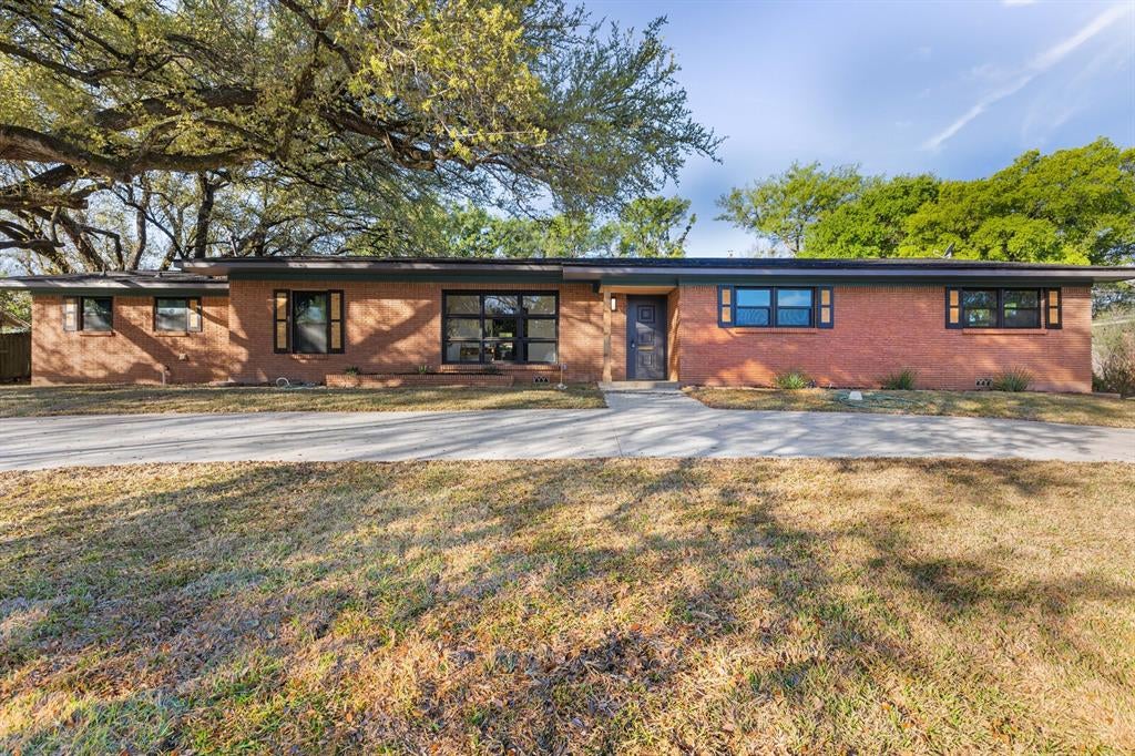 2324 Wooded Acres Drive — photo