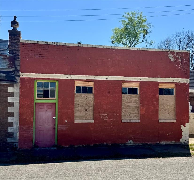 107 W Main Street — photo