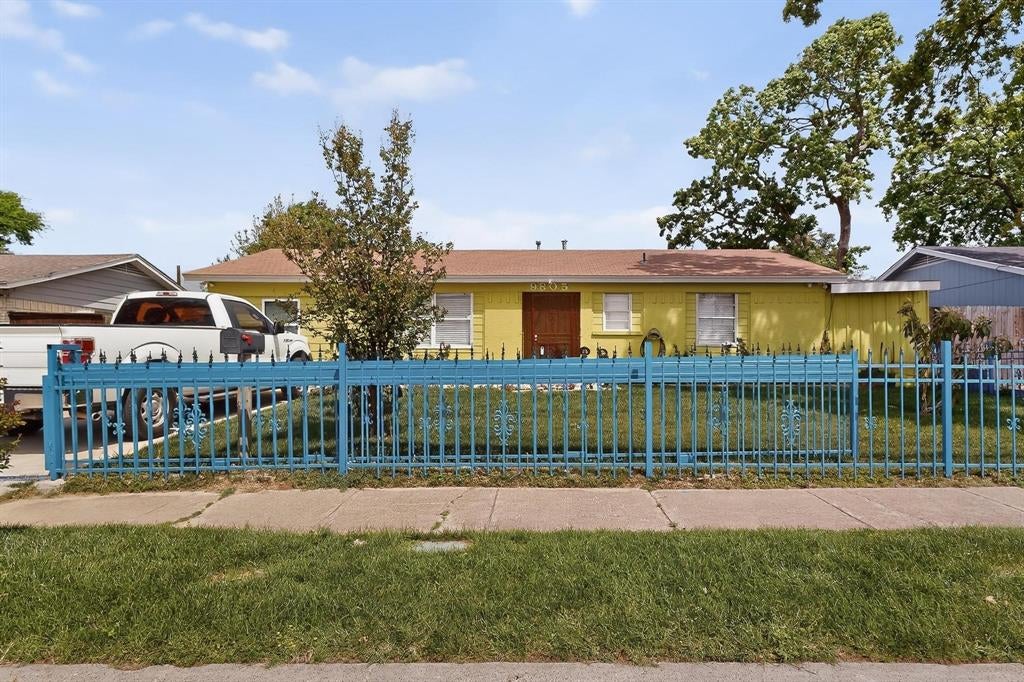 9805 Grady Lane — photo