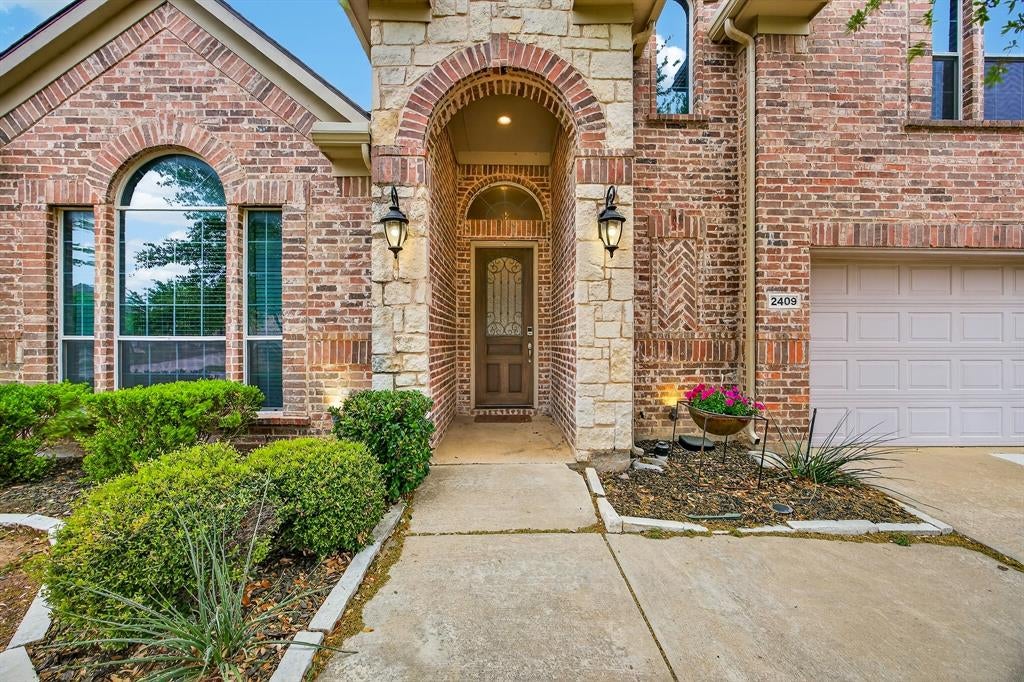 2409 Lakebend Drive — photo