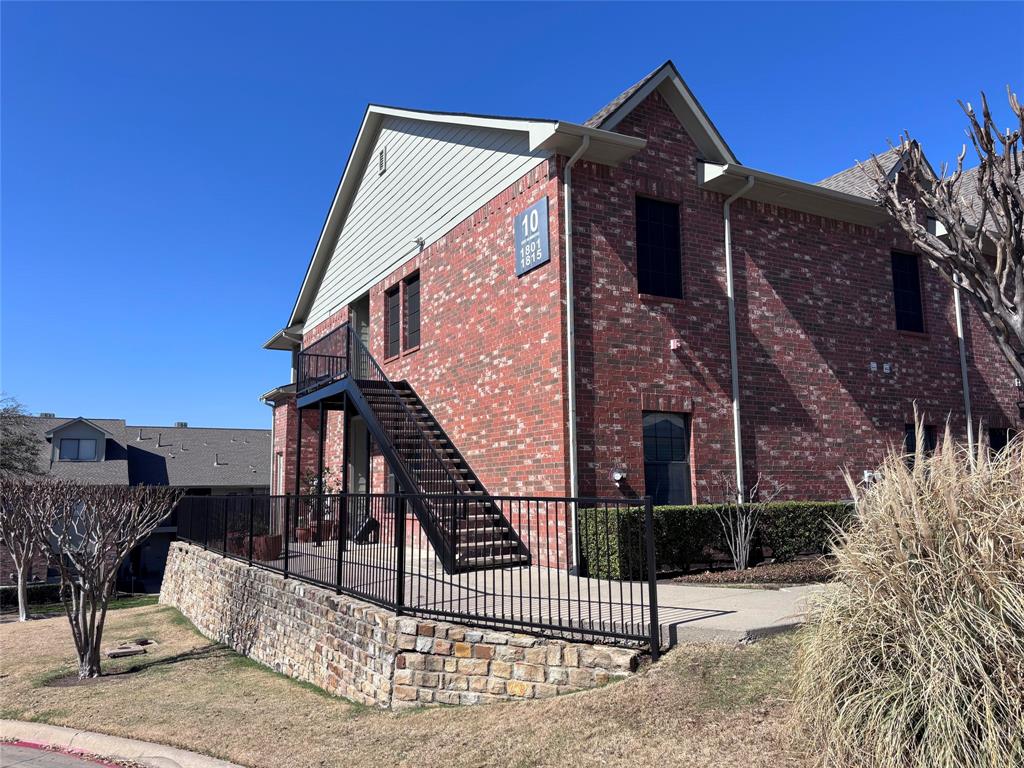1815 Signal Ridge Place — photo