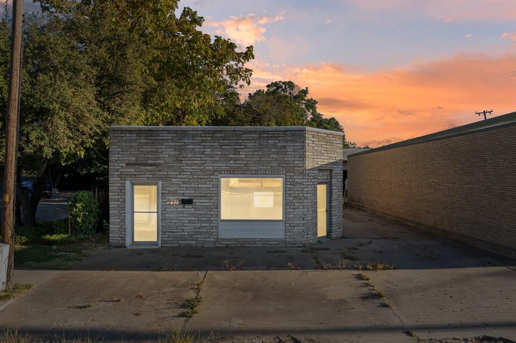 231 E Elm Street — photo