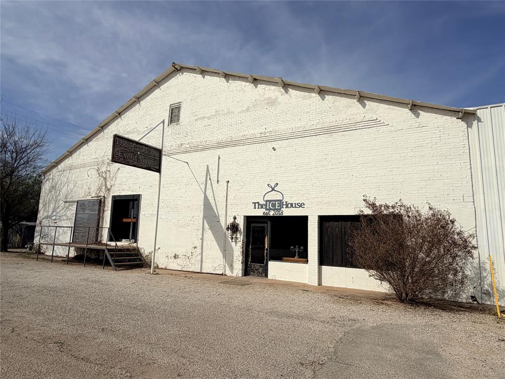 107 N Oak Street — photo