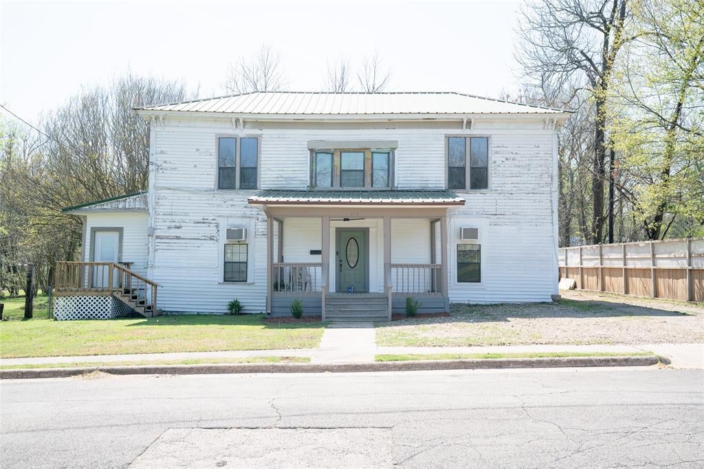 631 W Austin — photo