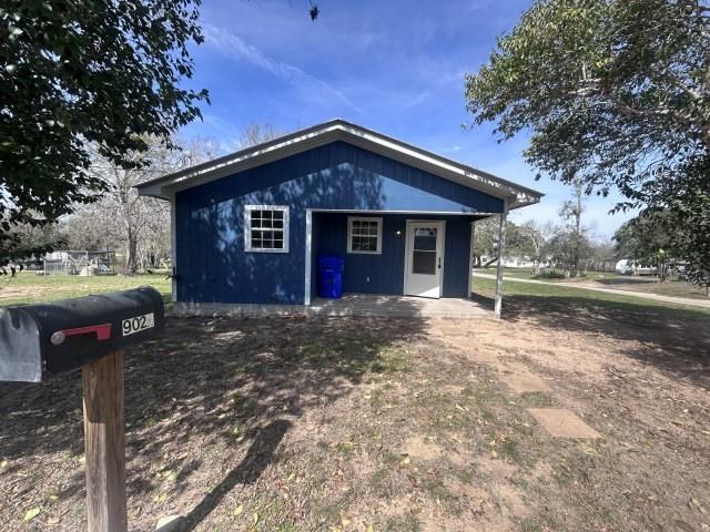 902 Simpson Street — photo