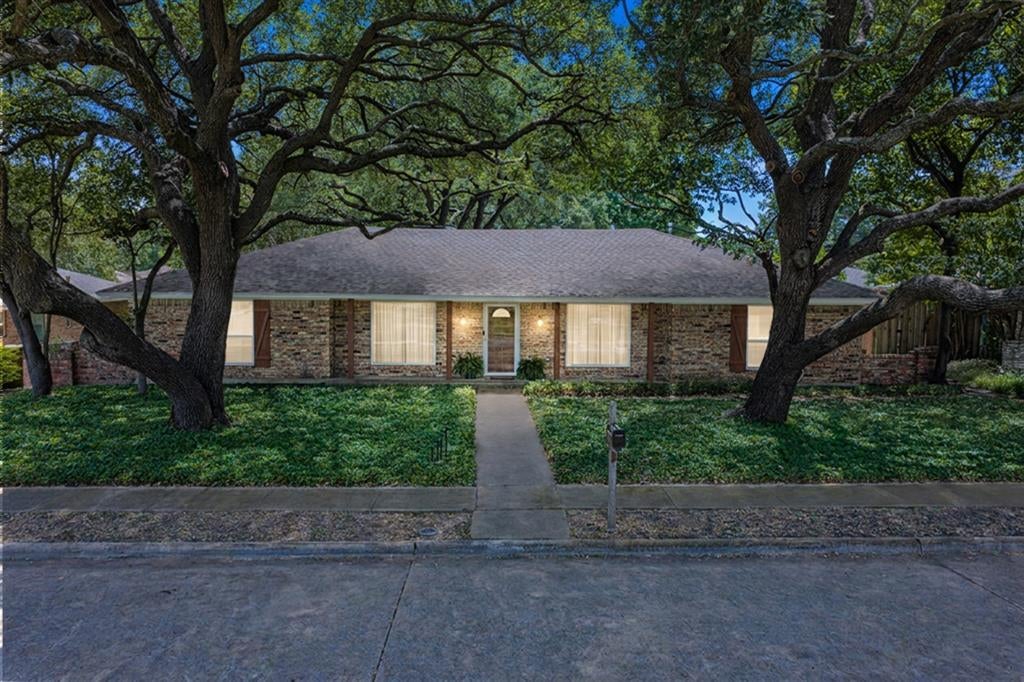 2616 Pin Oak Lane — photo