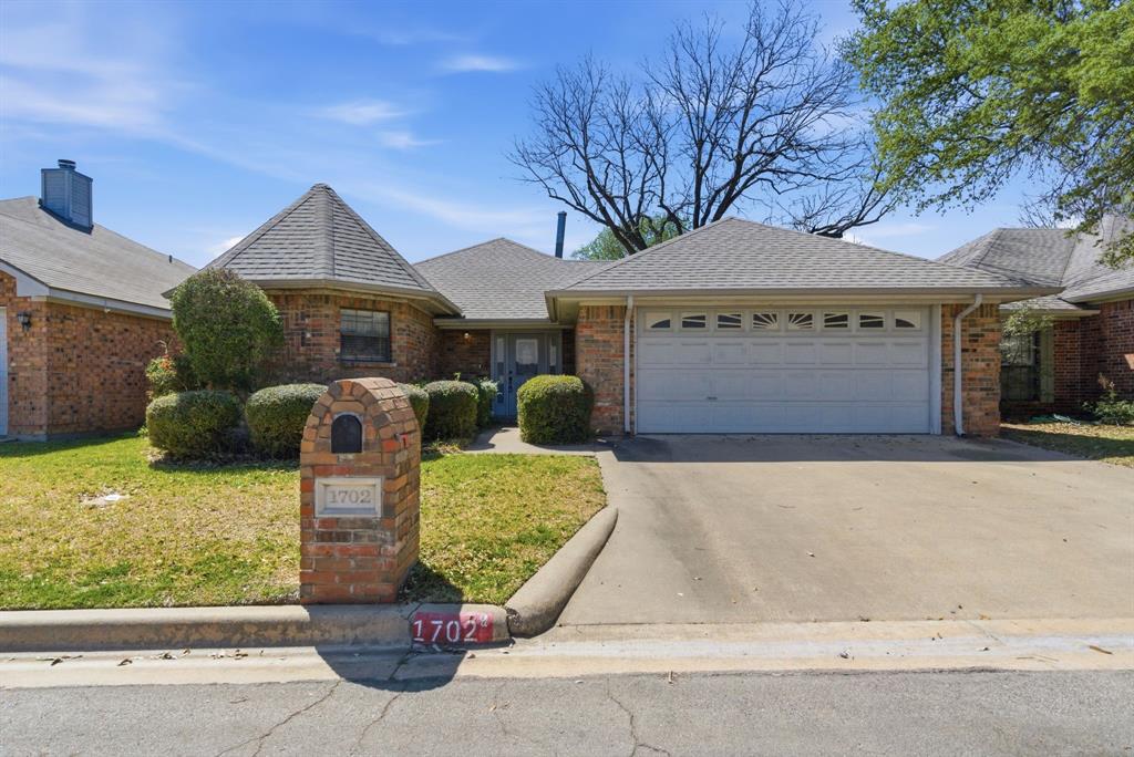1702 Sully Court — photo