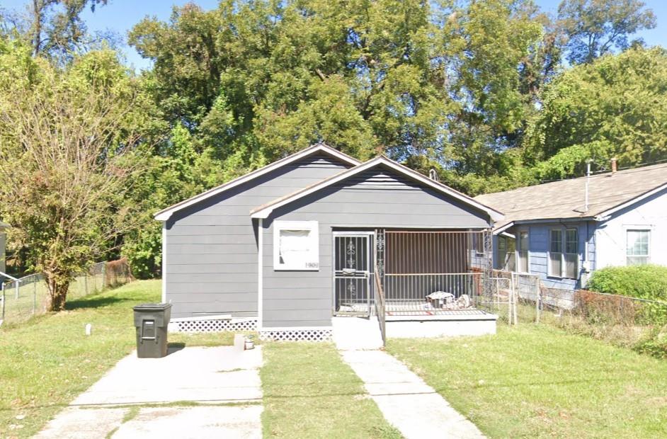323 Kelly Street — photo