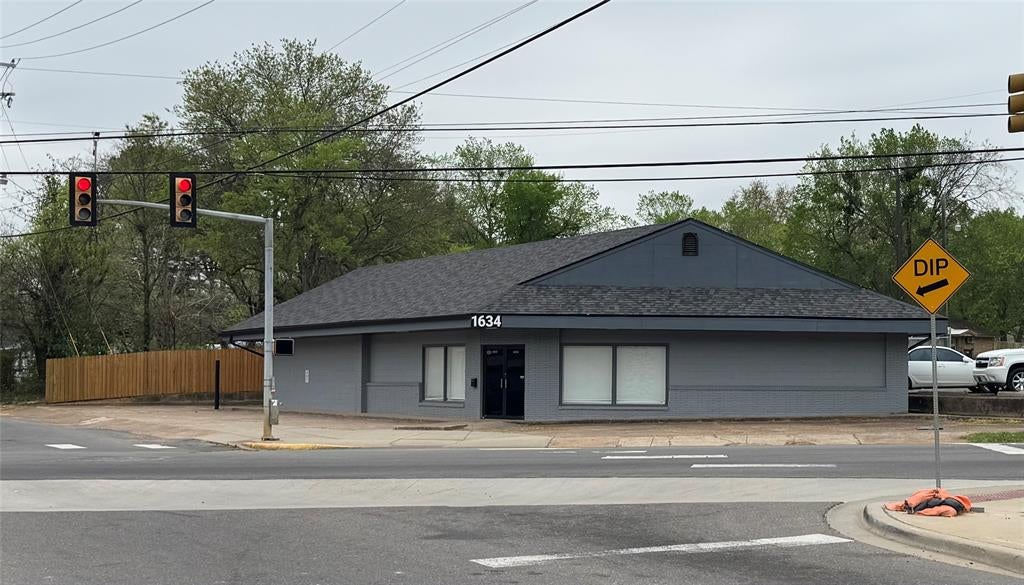 1634 Clarksville Street — photo
