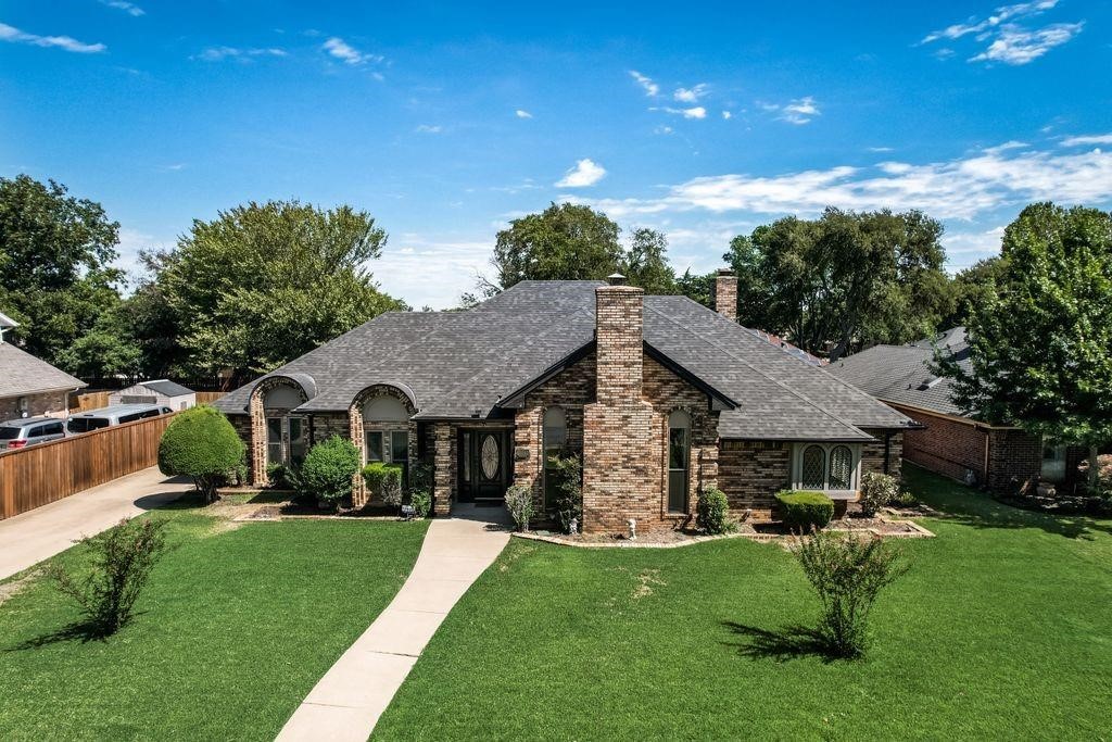 1011 Briar Hill Circle — photo