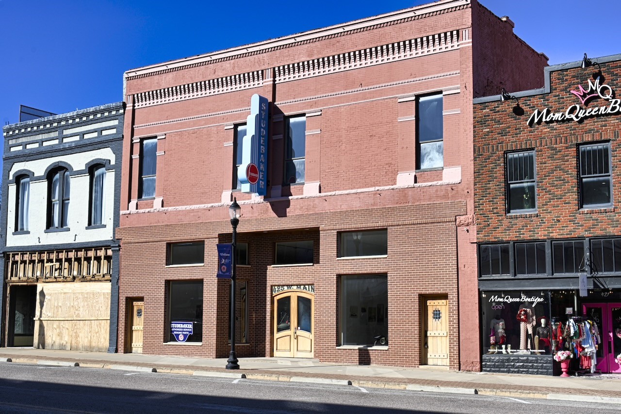 425 W Main Street — photo