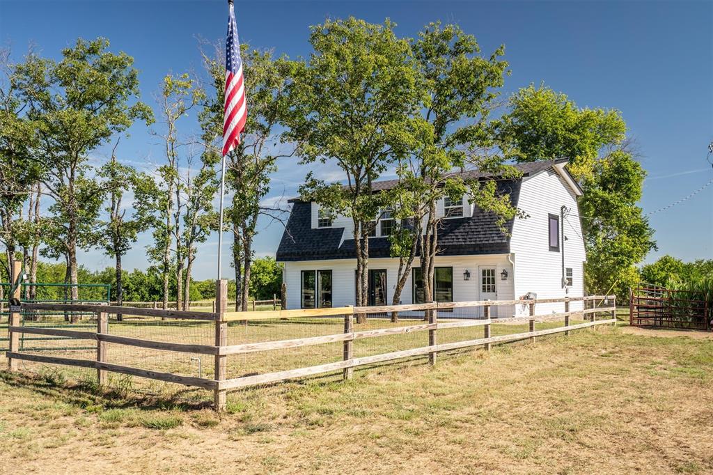3139 Farm Road 3134 — photo