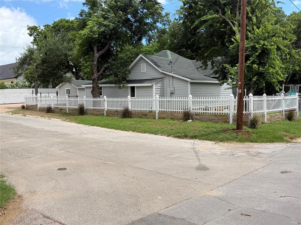 701 Olive Street — photo