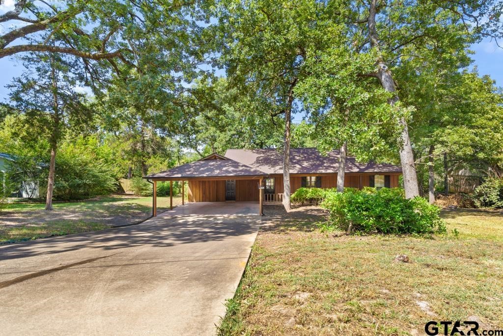 522 Woodside Drive — photo