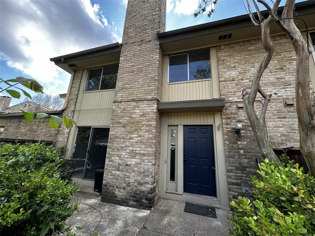 2648 Custer Parkway B — photo