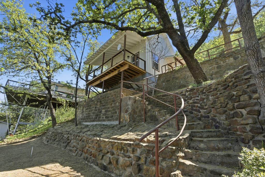 330 Chism Trail — photo