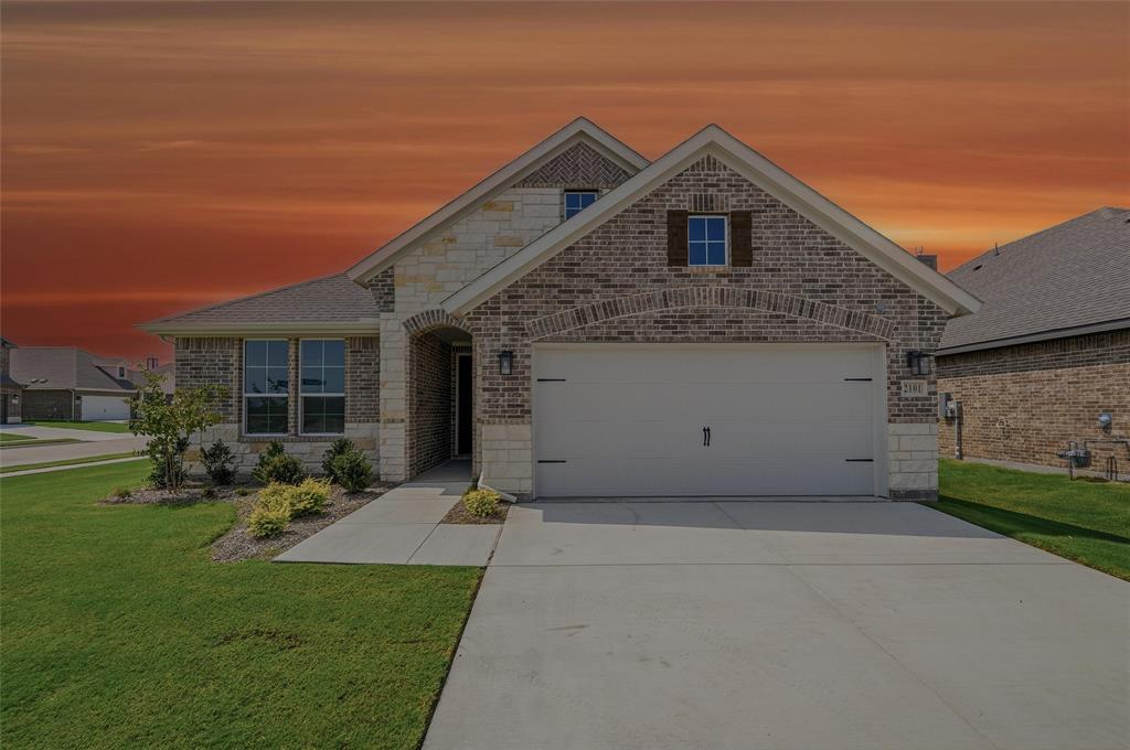 2101 Bluebird Lane — photo