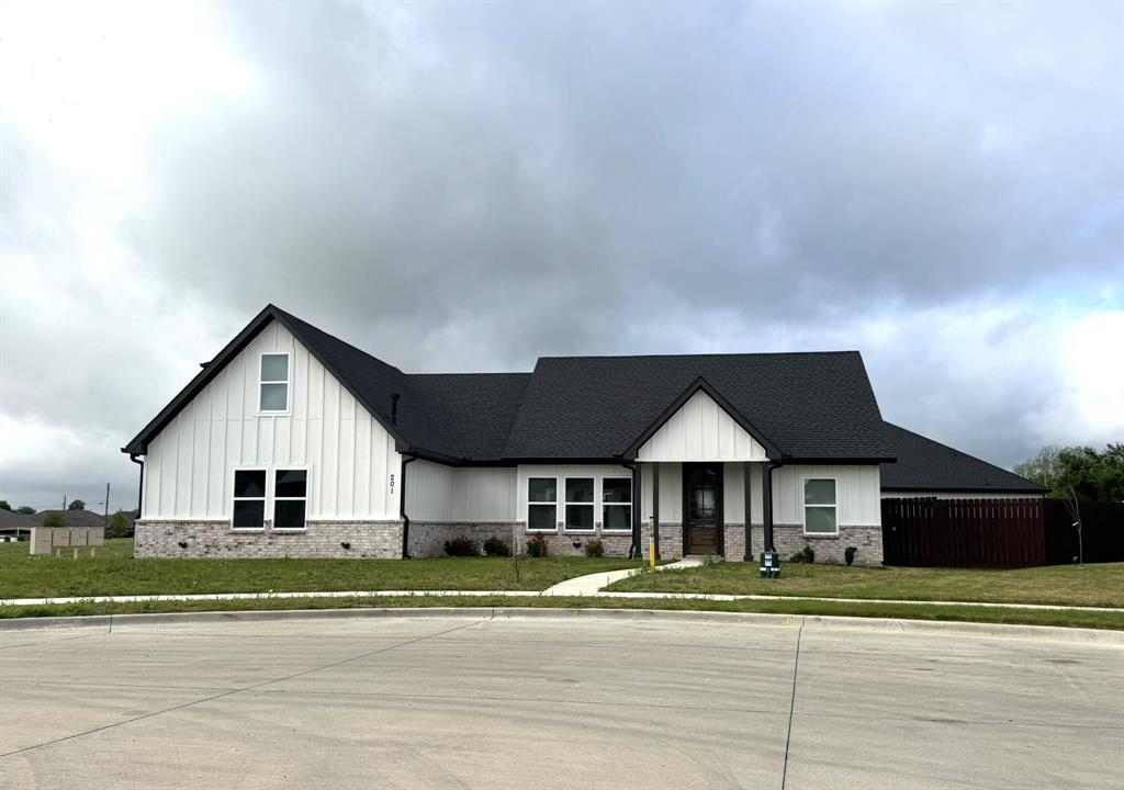 201 Bluff Court — photo