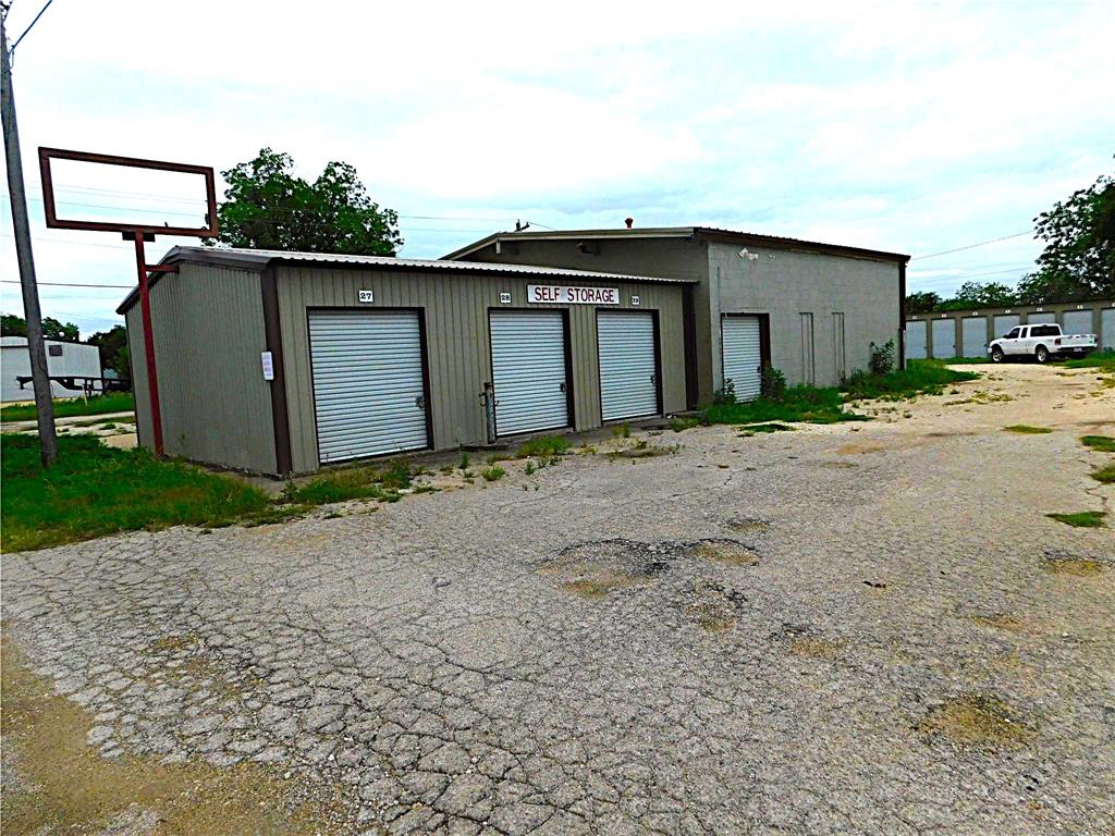 1401 N Neches Street — photo