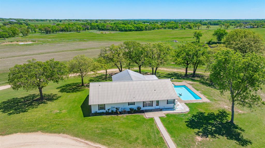 802 Private Road 1675 — photo