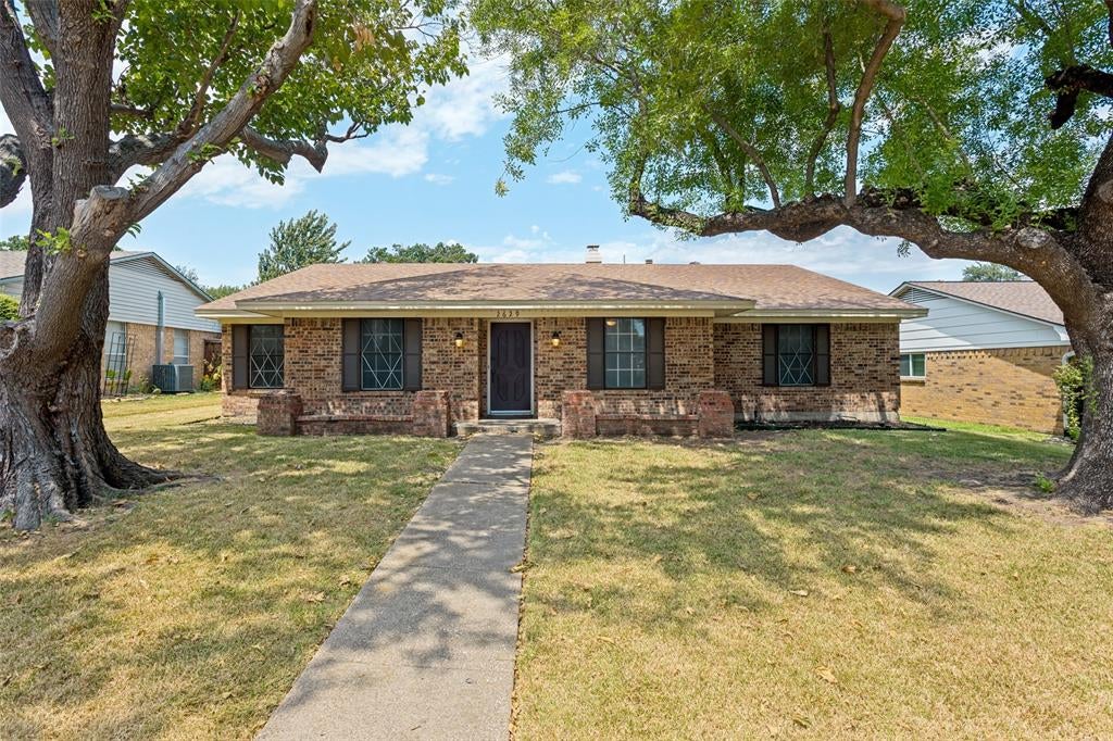 2629 Montclair Lane — photo