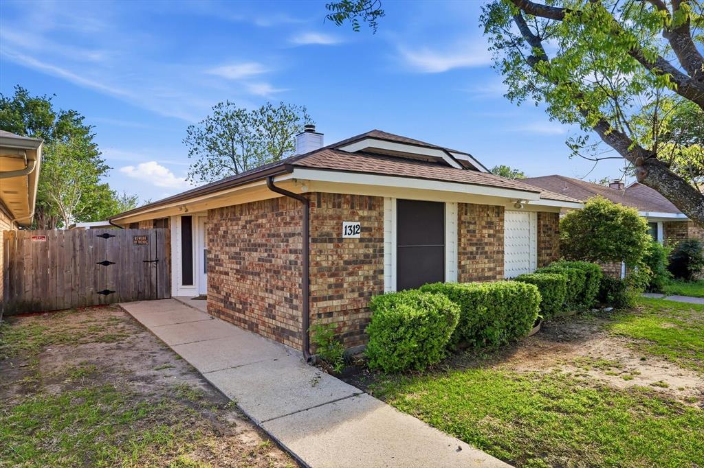 1312 Hackamore Street — photo