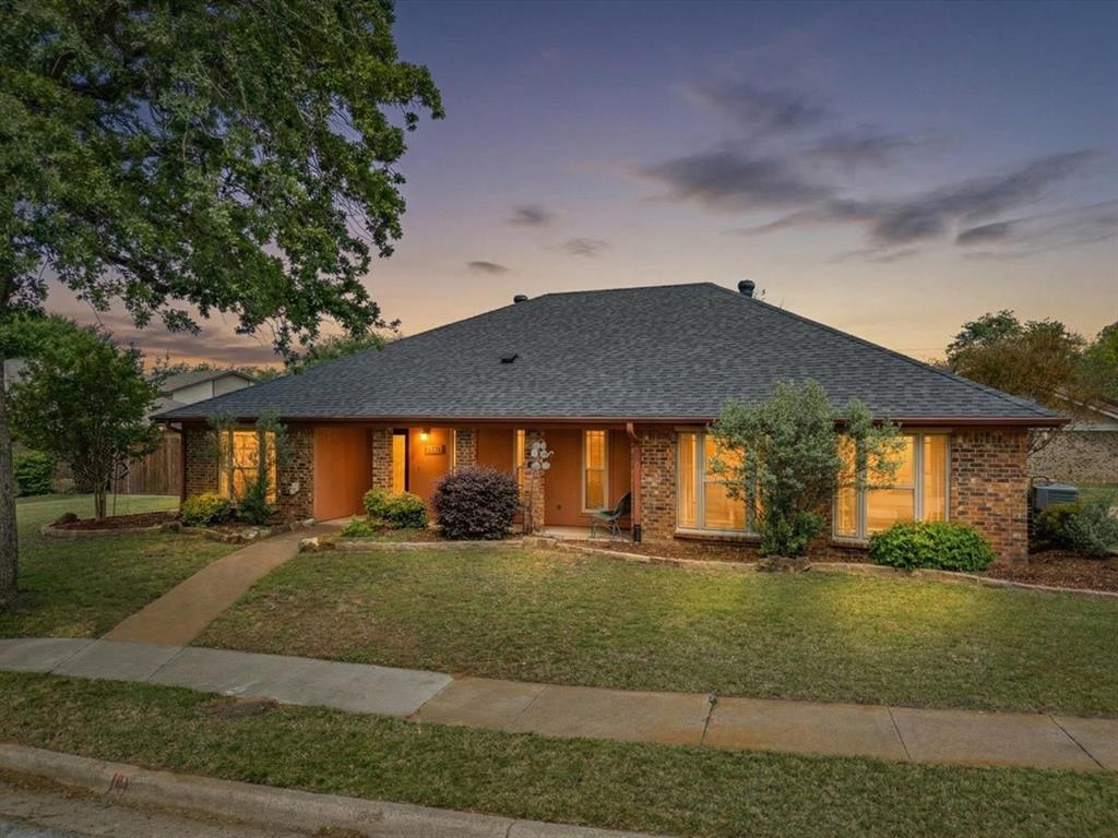 2801 Meadow Creek — photo