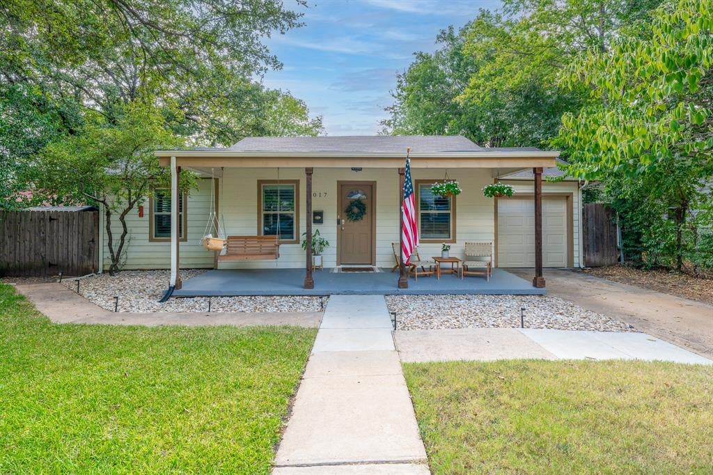 2017 Bluebonnet Drive — photo