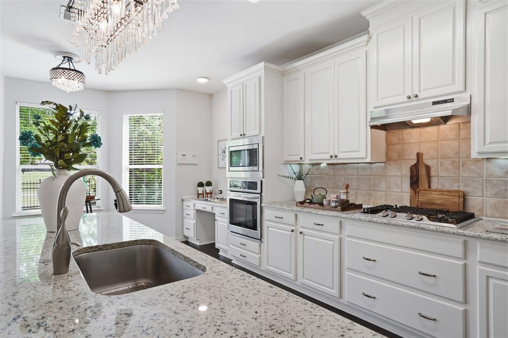 913 Royal Oaks Drive — photo