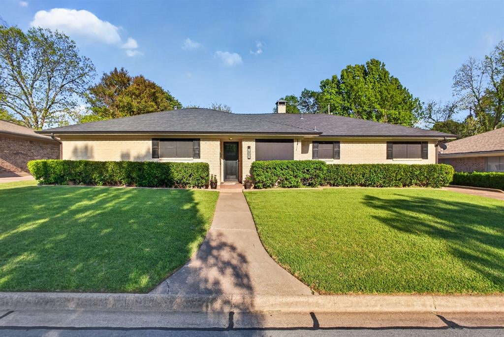 1907 Wes Hardin Circle — photo