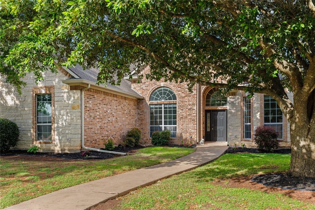 937 Queen Elizabeth Drive — photo