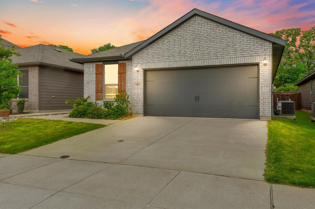 585 Concho Street — photo